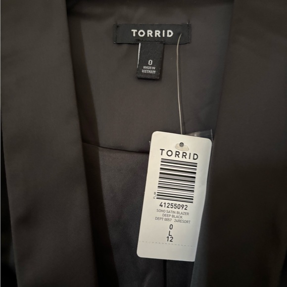 Torrid Classic Satin Black Blazer, Fully Lined NWT Size 12 - Picture 2 of 3